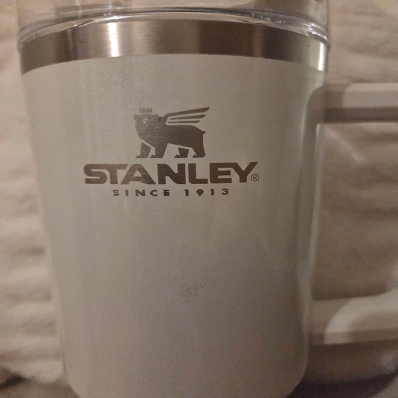 Stanley 40oz White Stainless Steel Insulated Thermos with Brand New Straw/Brush - Picture 2 of 9